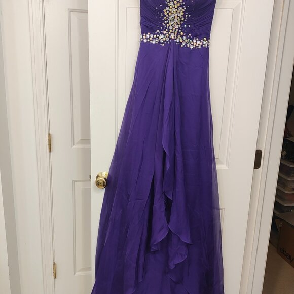 Purple flowy chiffon gown by Mac Duggal - Picture 4 of 6